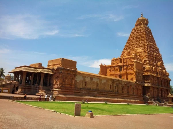 The Majestic Brihadeeshwara Temple: A Testament to Chola Architectural Brilliance