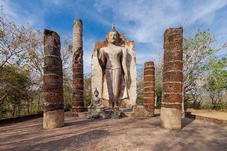 Fascinating Wat Saphan Hin: A Hilltop Haven in Sukhothai
