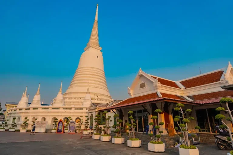 Wat Prayurawongsawat Worawihan: A Hidden Gem in Bangkok